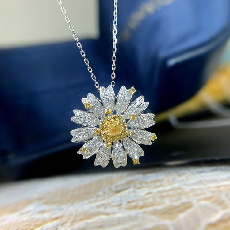 Elegant Daisy Necklace
