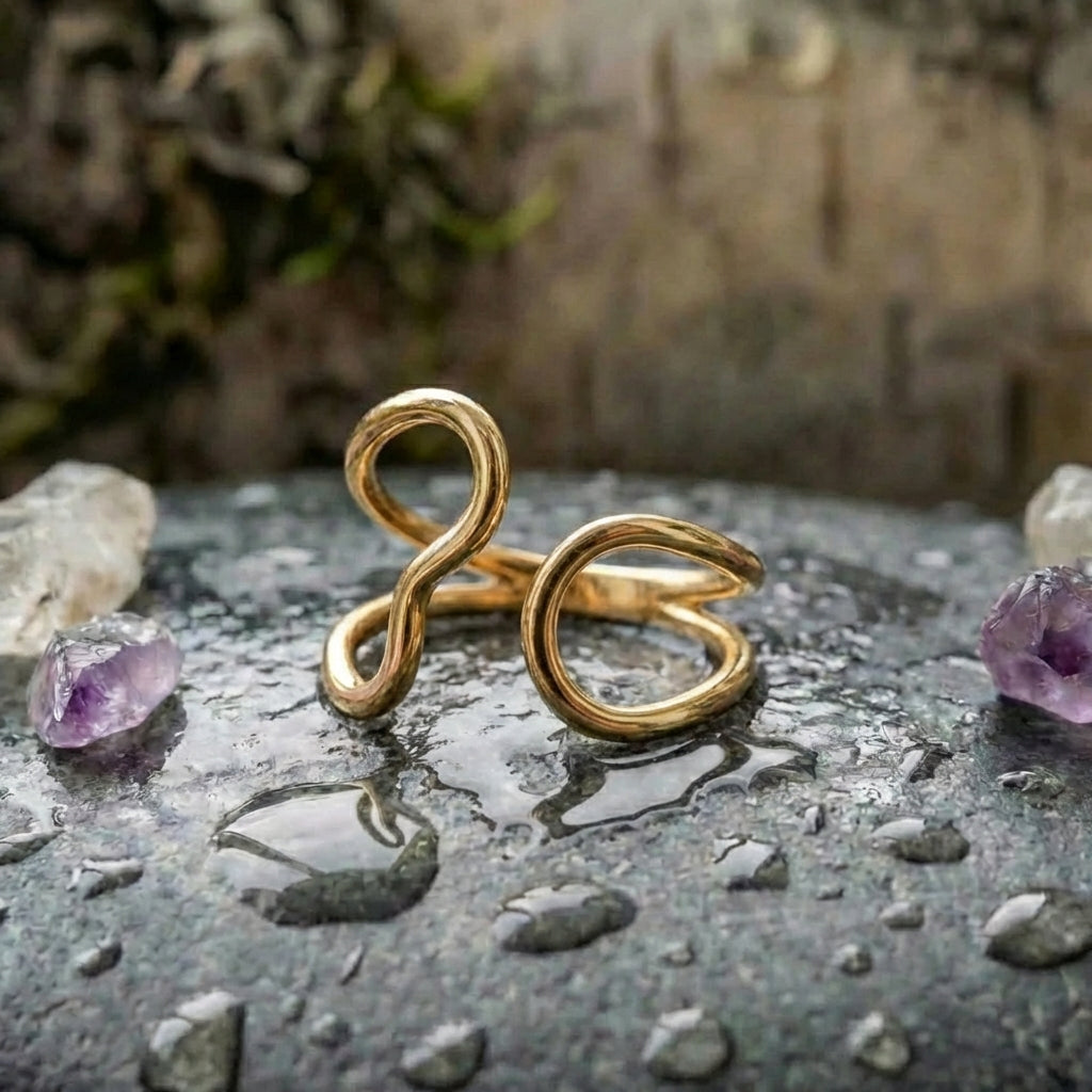 Elegant Gold Curved Ring