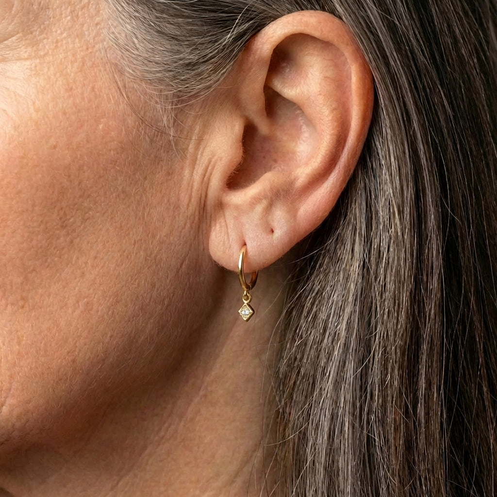 An Minimalist Gold Drop Huggie Earring Set