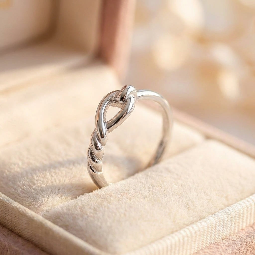 Vintage Knot Heart Ring