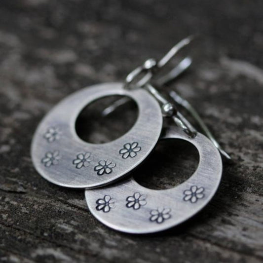 Daisy Hollow Rounded Earrings