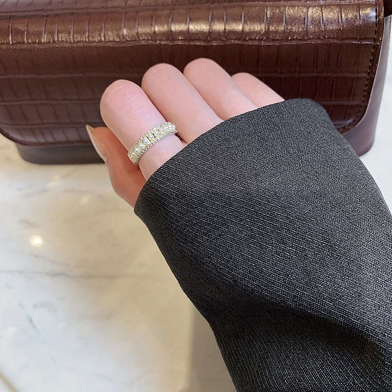 Luxury Ring In Gold And Pearls