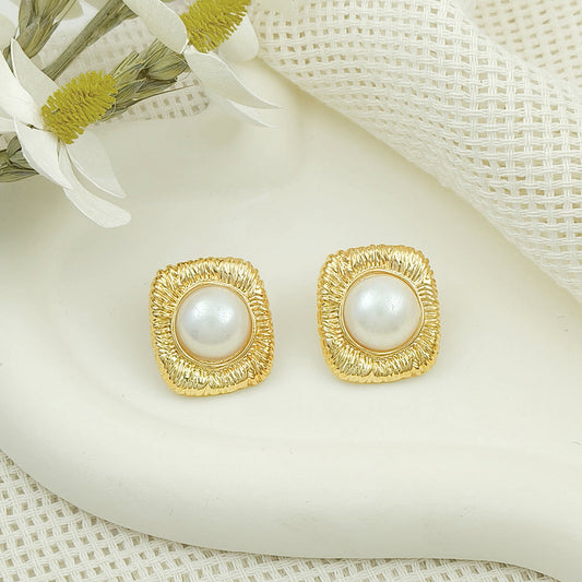 Classic Pearl Earrings