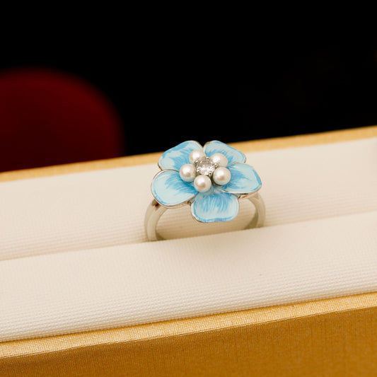 Elegant Blue Flower Ring