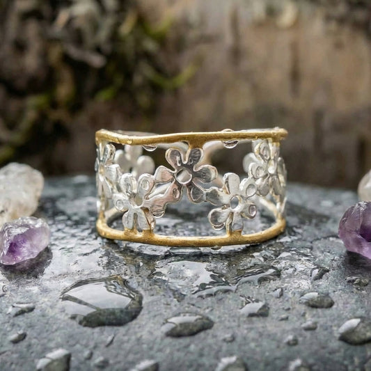 Elegant Daisy Flower Ring