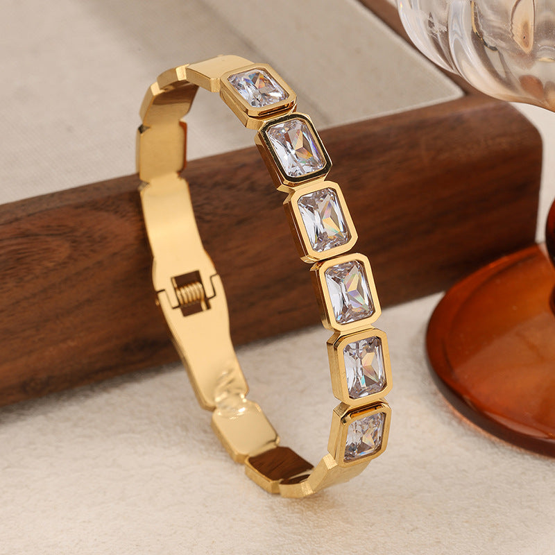 Elegant Gold Crystal Bracelet