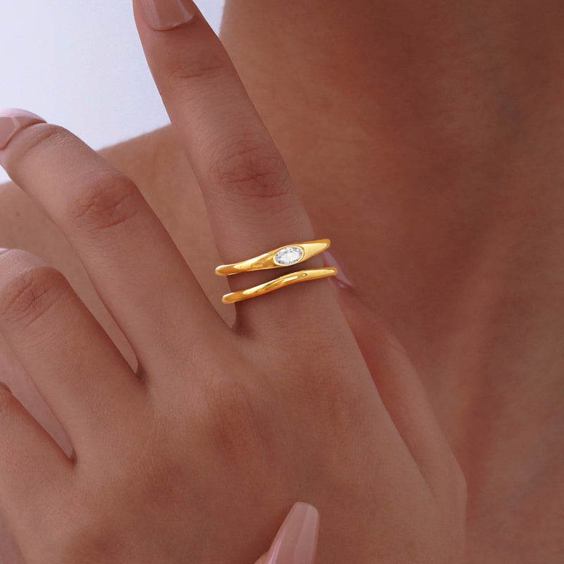 Elegant Gold Diamond Ring