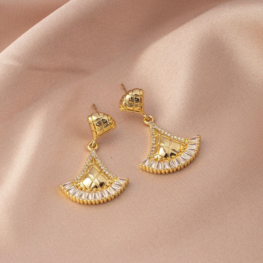 Elegant Gold Fan Earrings