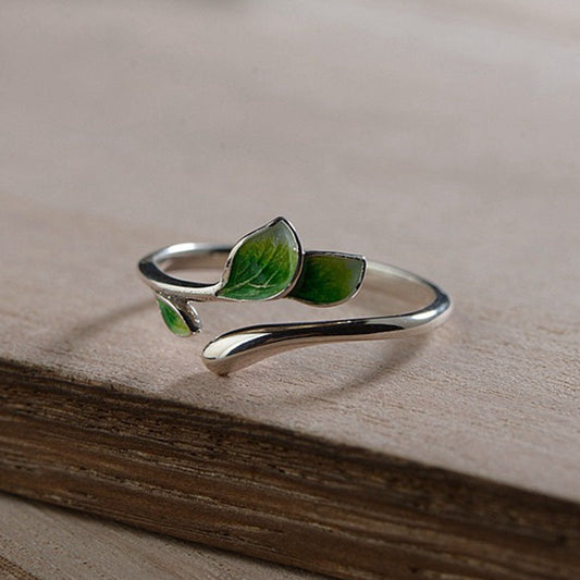 Elegant Green Leaf Ring