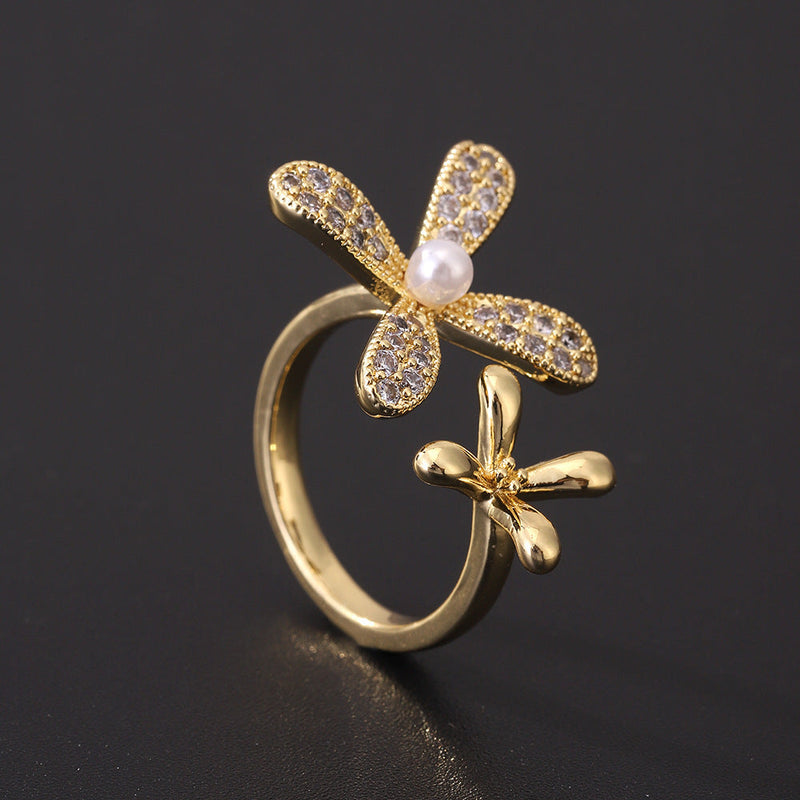 Elegant Pearl Flower Ring