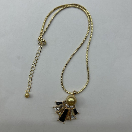 Elegant Pearl Pendant Necklace