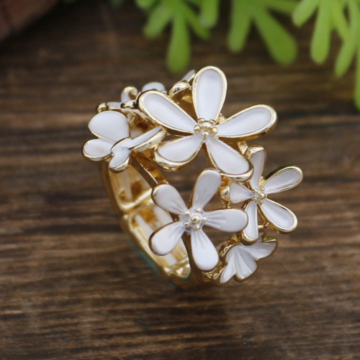 Elegant White Flower Ring
