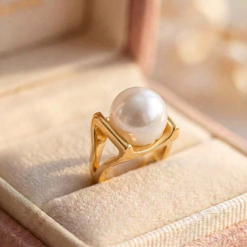Vintage Inlaid Pearl Golden Ring