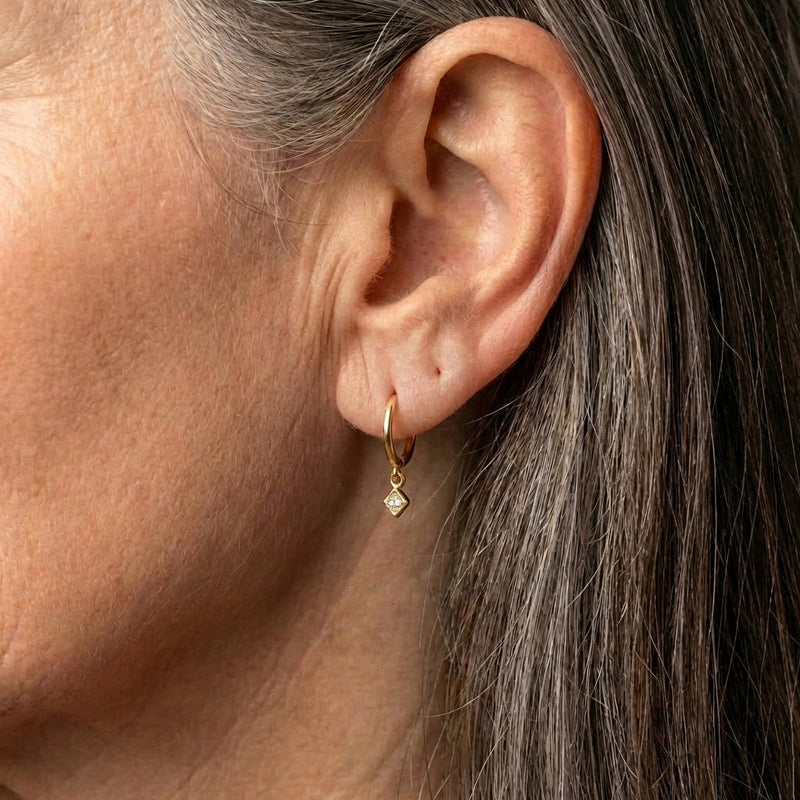 An Minimalist Gold Drop Huggie Earring Set