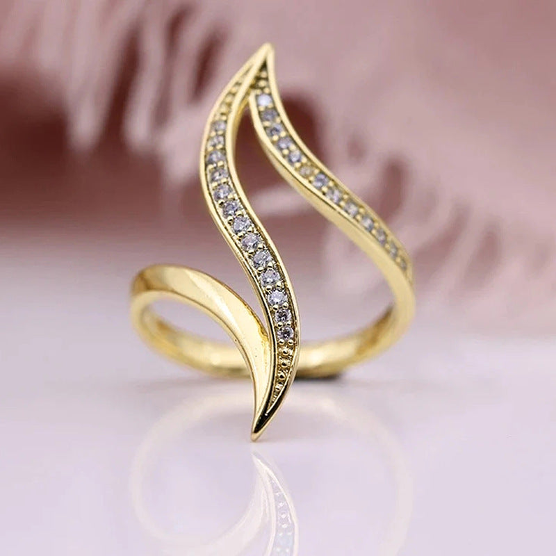 Elegant Flame Gold Twist Ring