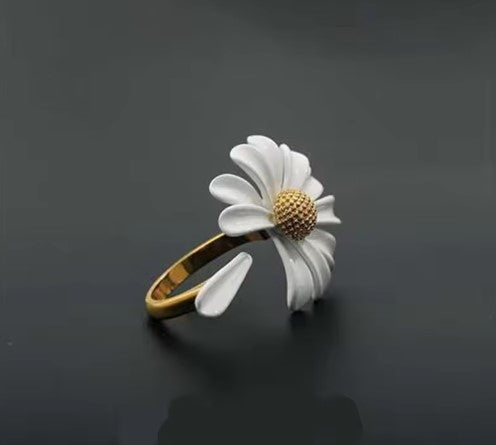 Vintage Daisy Flower Ring
