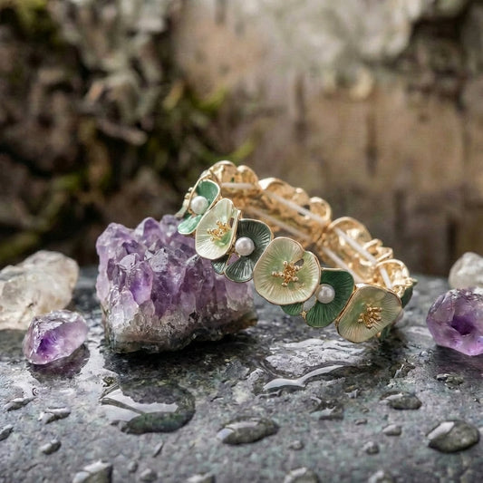 A Vintage Green Floral Pearl Bracelet