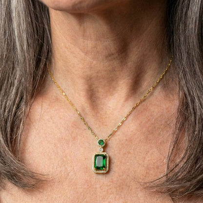 Vintage Green Stone Pendant Necklace