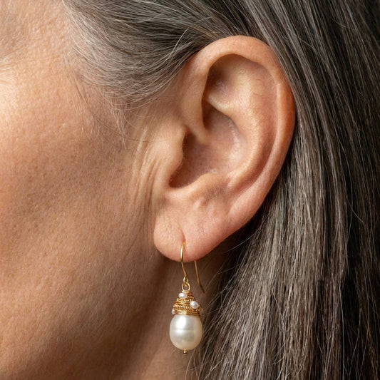 A Pearl Golden Threads Earring Set