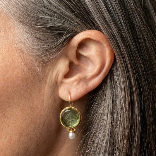 A Rounded Green Stone Pearl Earring Set