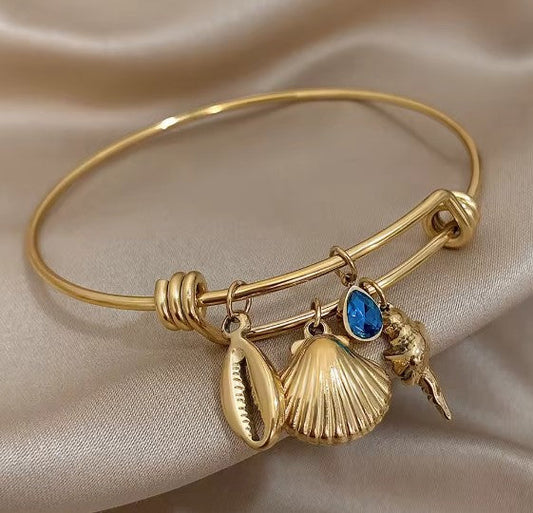 Vintage Shell Charm Adjustable Gold