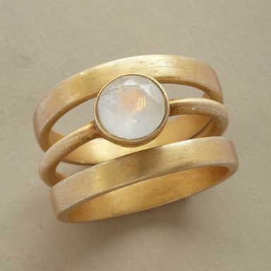 CopyVintage Gold & Inlaid Moonstone Ring
