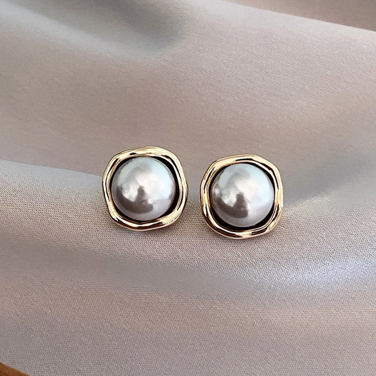 Classic Pearl Earring With Timeless Appeal