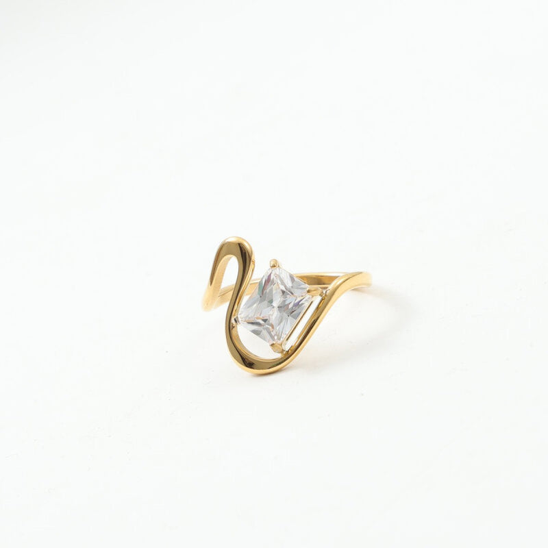 Wavy Pink Crystal Gold Ring