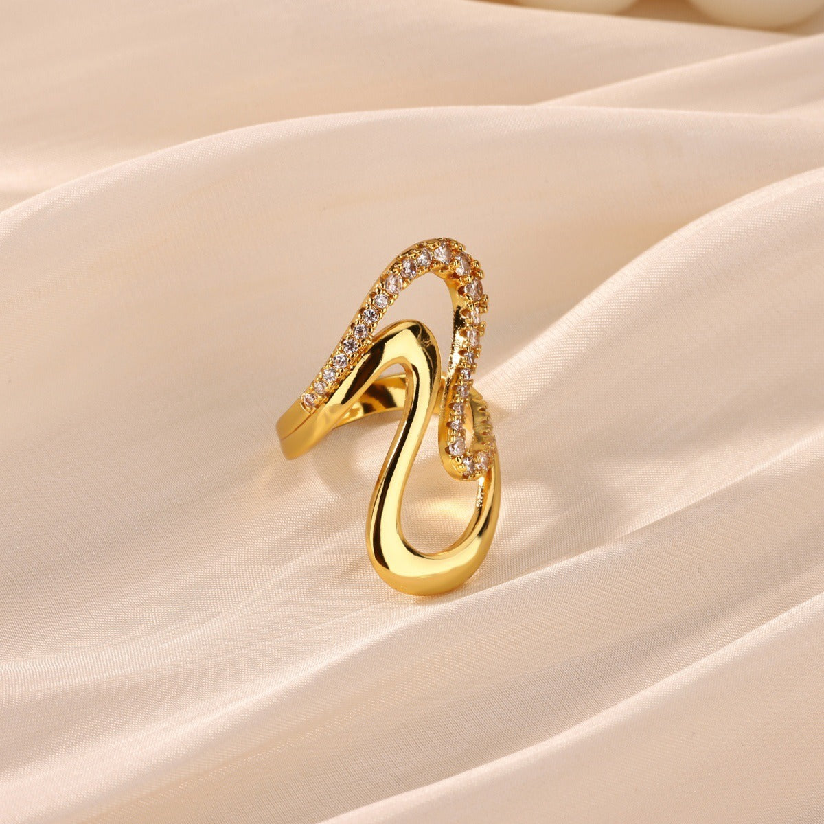 Vintage Golden Zirconia Clef Ring